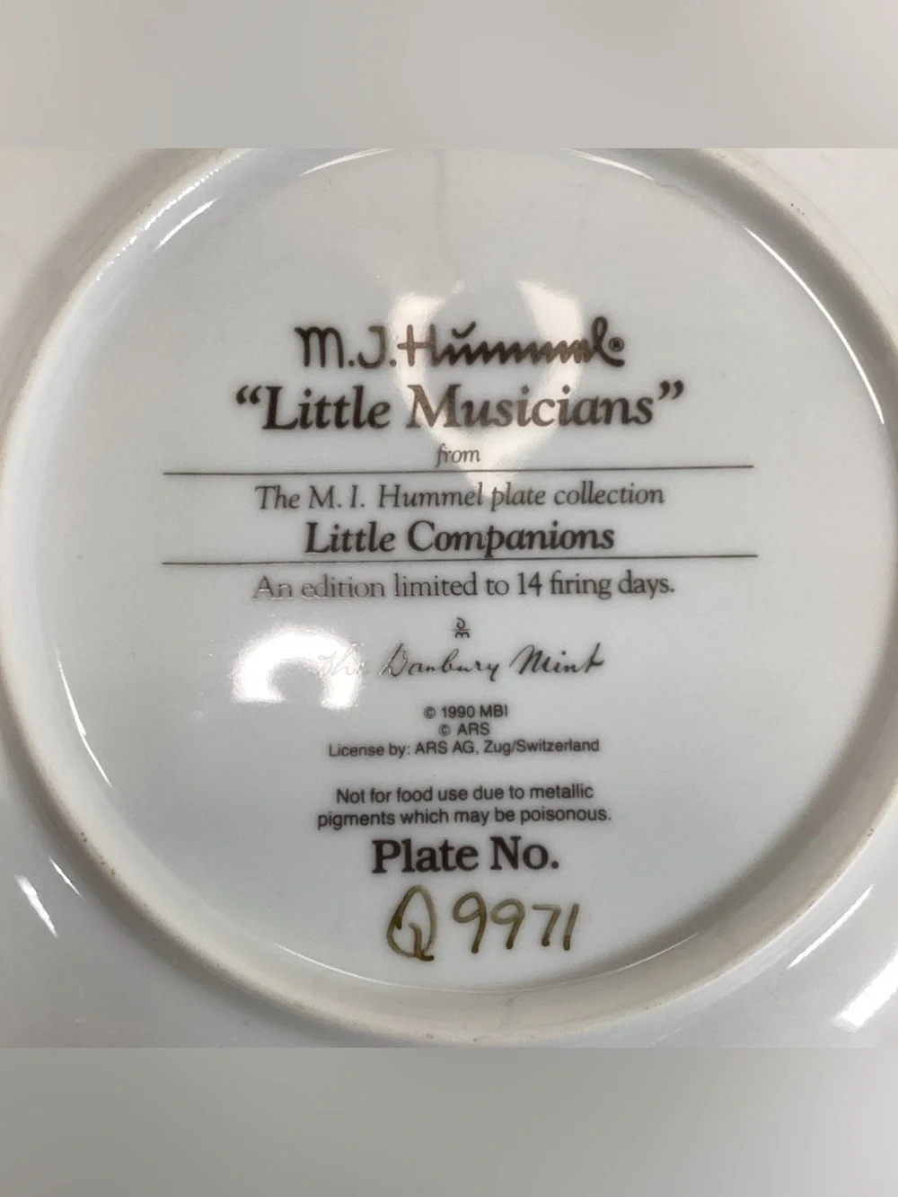 M.I. Hummel 1990 “Little Musicians”, Little Companions Plate Danbury Mint #Q9971
